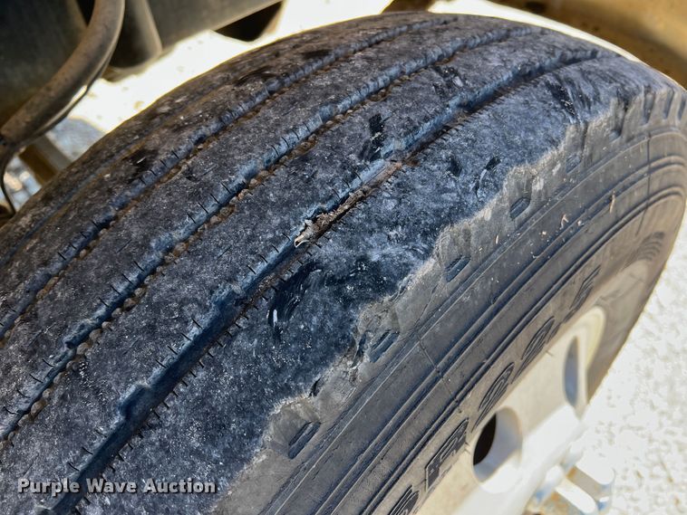 image for item DO8861 2001 Peterbilt 330  dump truck