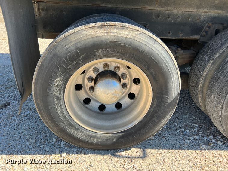 image for item DO8861 2001 Peterbilt 330  dump truck