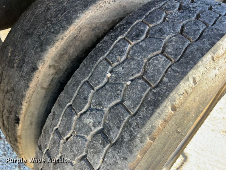 image for item DO8861 2001 Peterbilt 330  dump truck