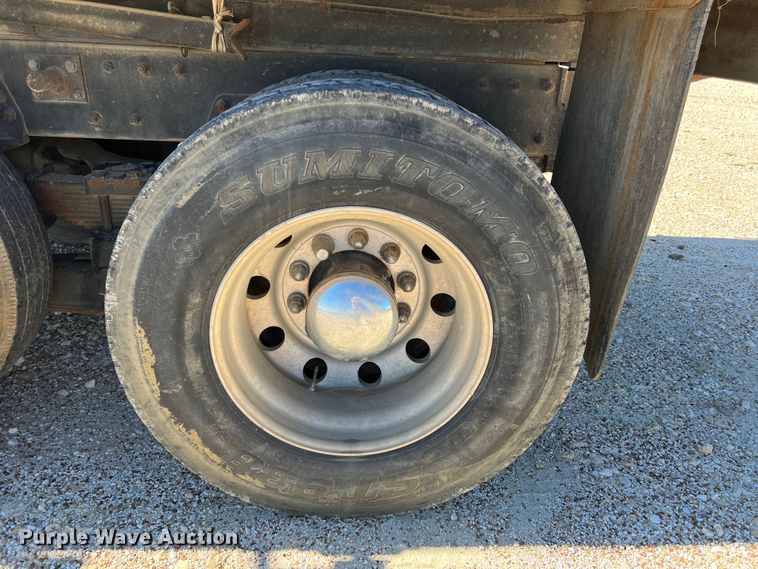 image for item DO8861 2001 Peterbilt 330  dump truck