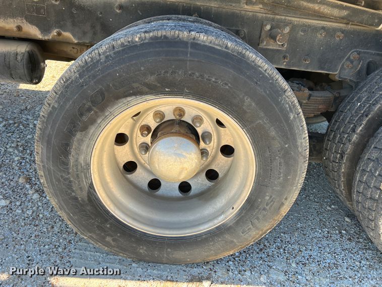 image for item DO8861 2001 Peterbilt 330  dump truck