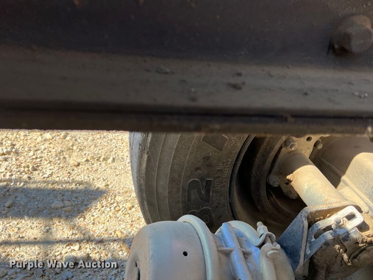 image for item DO8861 2001 Peterbilt 330  dump truck