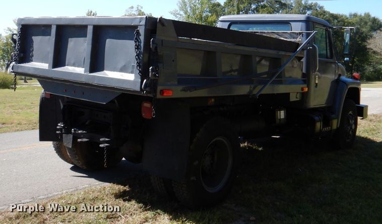 image for item DQ1873 1982 International S1954  dump truck