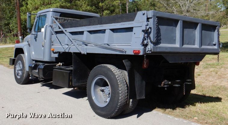 image for item DQ1873 1982 International S1954  dump truck