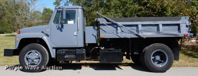 image for item DQ1873 1982 International S1954  dump truck