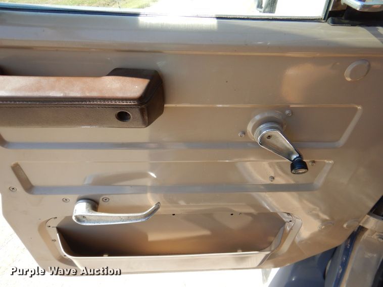 image for item DQ1873 1982 International S1954  dump truck