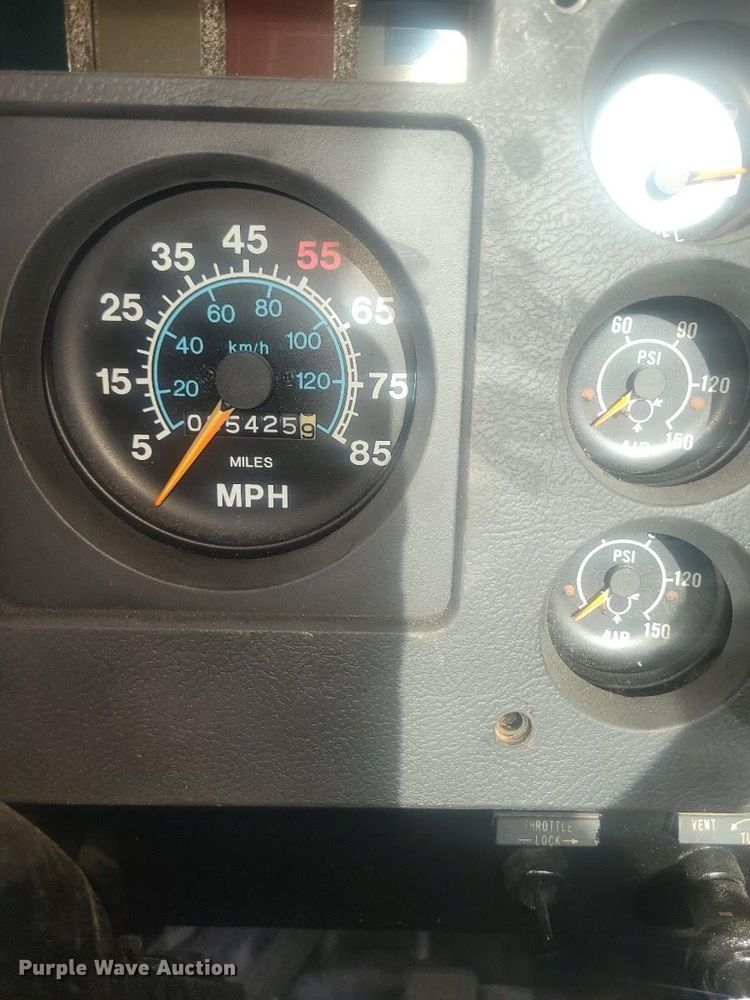 image for item DQ1873 1982 International S1954  dump truck