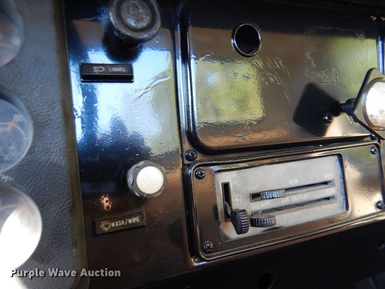 image for item DQ1873 1982 International S1954  dump truck