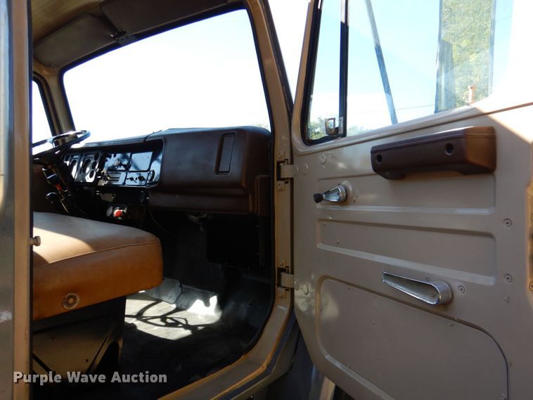 image for item DQ1873 1982 International S1954  dump truck