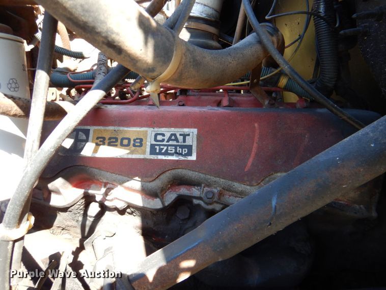 image for item DQ1873 1982 International S1954  dump truck