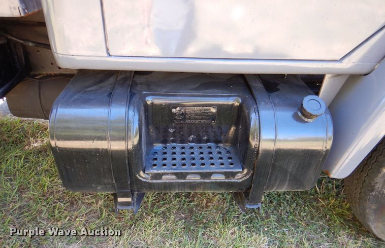 image for item DQ1873 1982 International S1954  dump truck