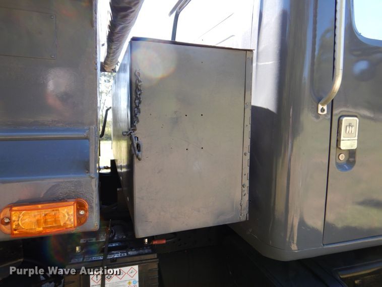 image for item DQ1873 1982 International S1954  dump truck