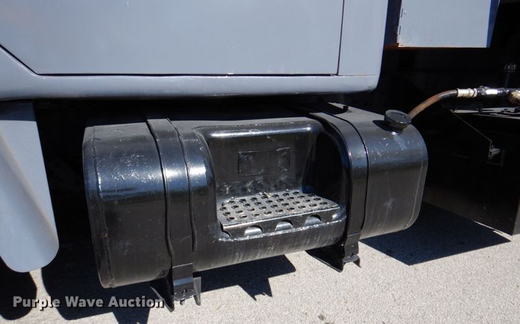 image for item DQ1873 1982 International S1954  dump truck