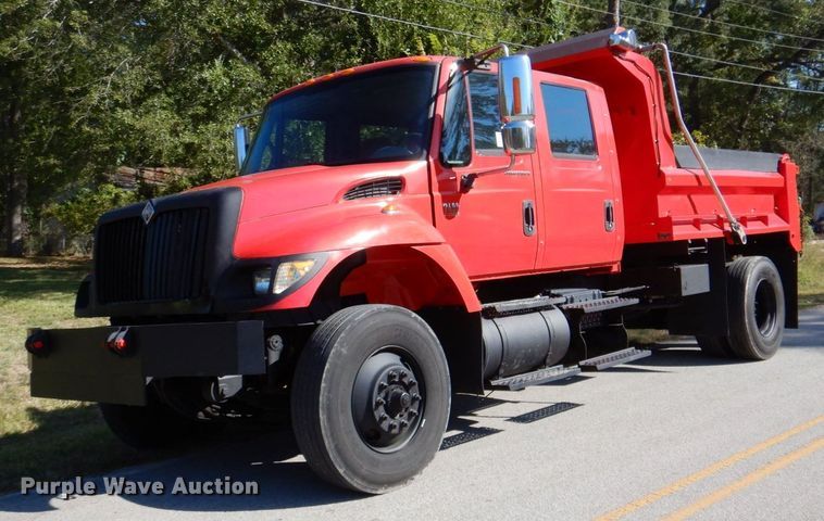 image for item DQ1874 2004 International 7400  dump truck