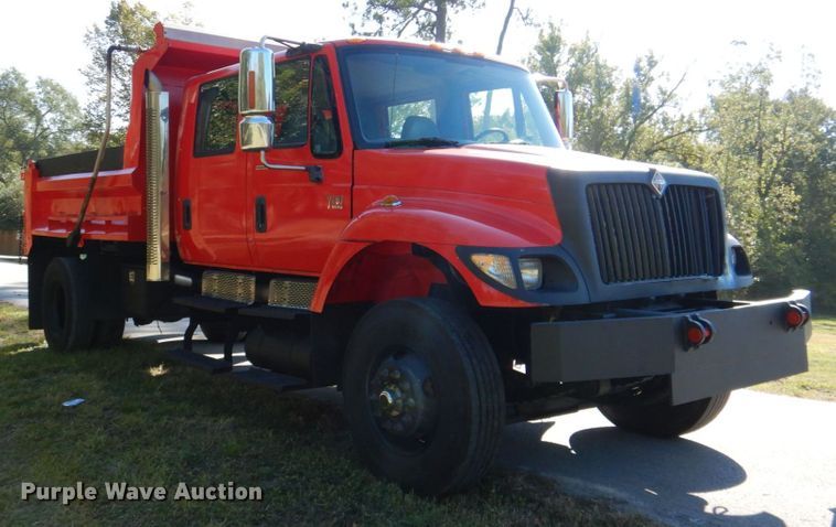 image for item DQ1874 2004 International 7400  dump truck