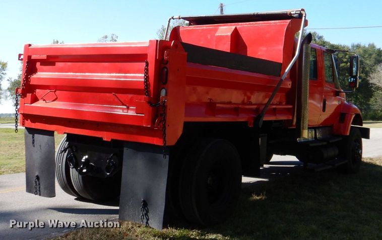image for item DQ1874 2004 International 7400  dump truck