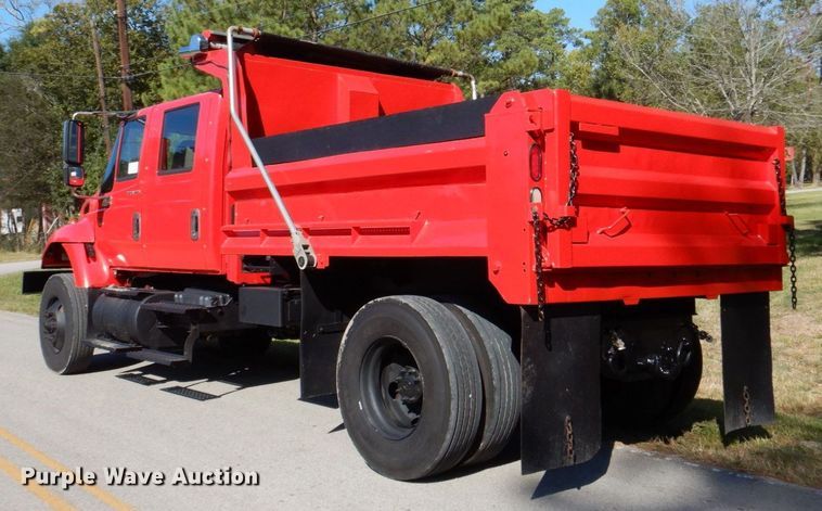 image for item DQ1874 2004 International 7400  dump truck