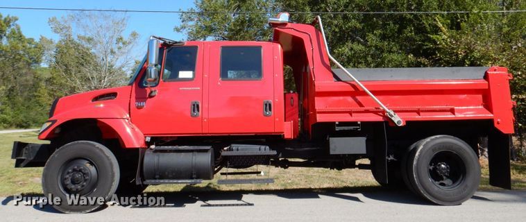 image for item DQ1874 2004 International 7400  dump truck