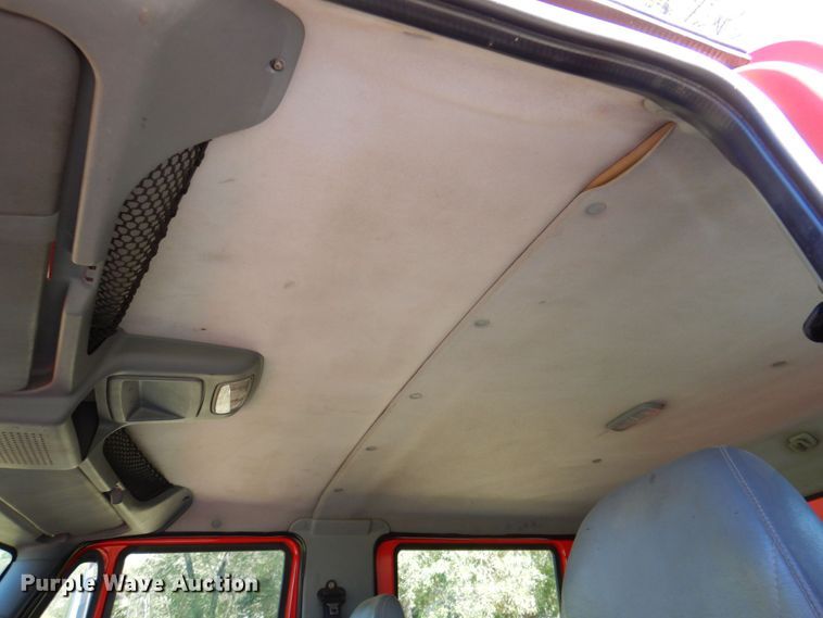 image for item DQ1874 2004 International 7400  dump truck