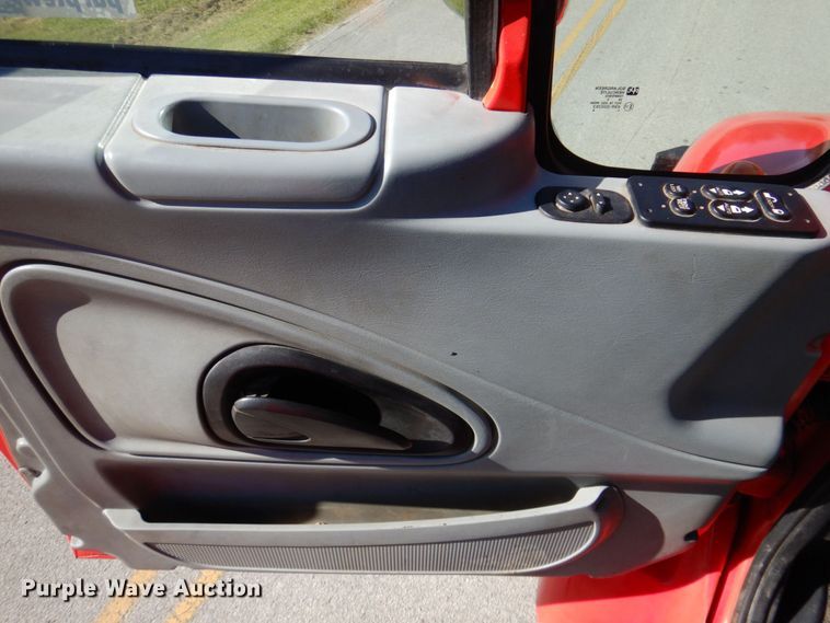 image for item DQ1874 2004 International 7400  dump truck