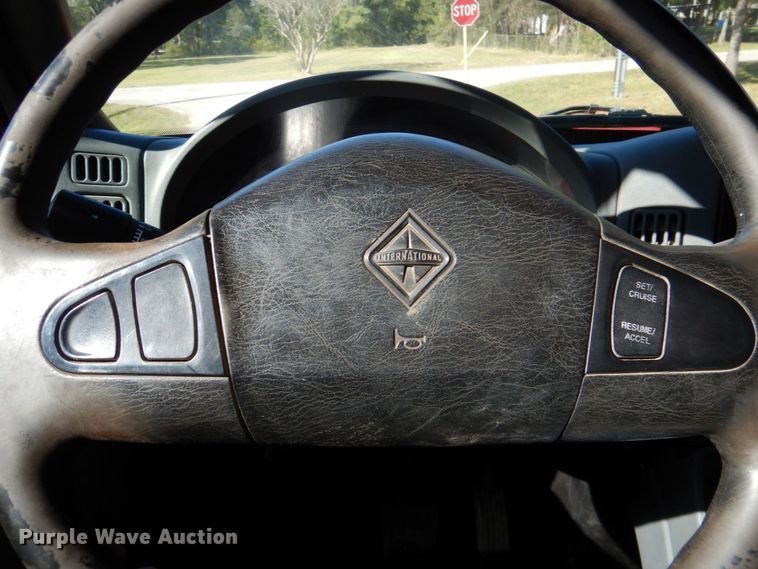 image for item DQ1874 2004 International 7400  dump truck