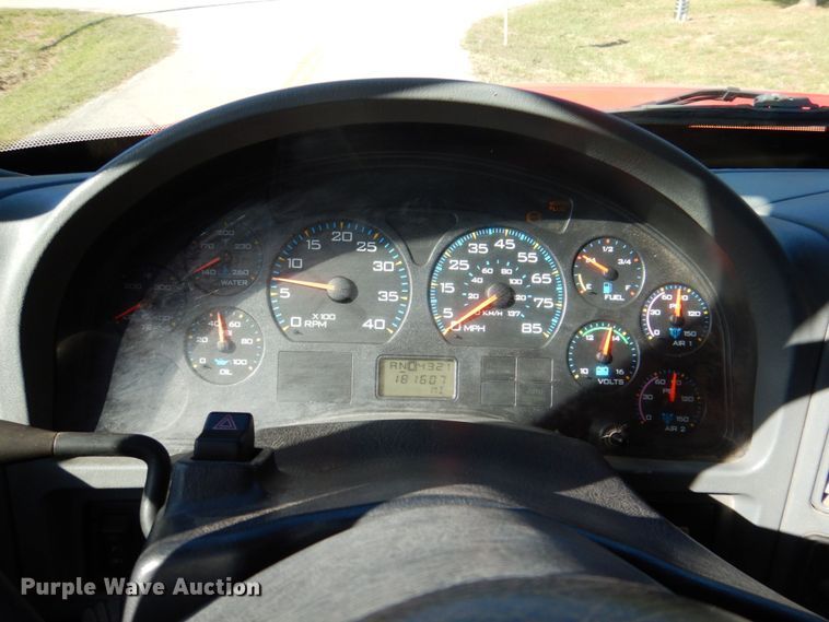 image for item DQ1874 2004 International 7400  dump truck