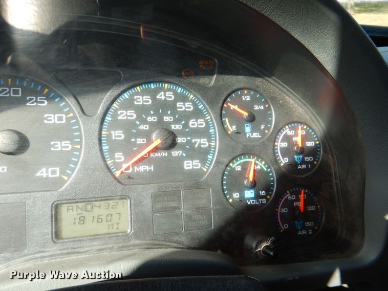 image for item DQ1874 2004 International 7400  dump truck