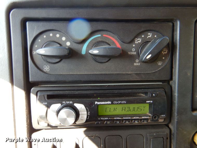 image for item DQ1874 2004 International 7400  dump truck