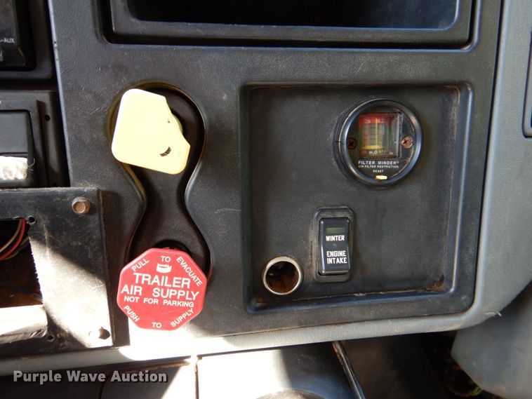 image for item DQ1874 2004 International 7400  dump truck