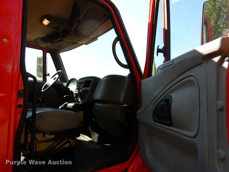 image for item DQ1874 2004 International 7400  dump truck