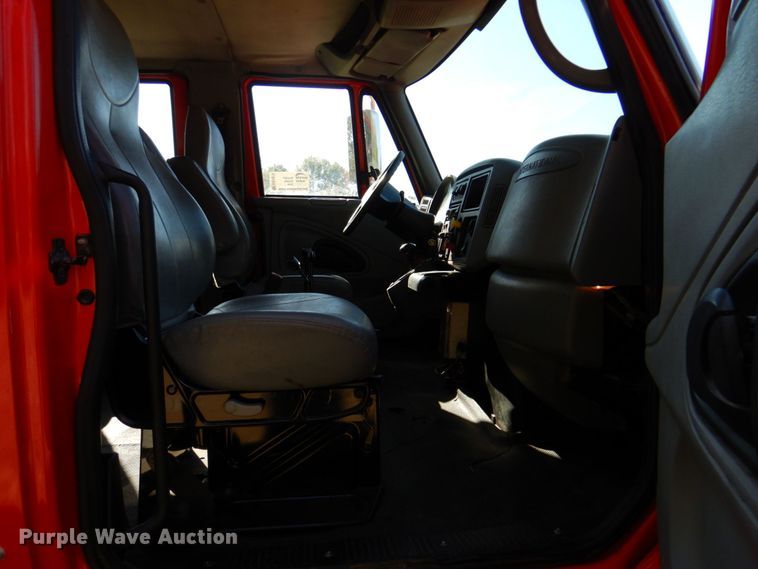 image for item DQ1874 2004 International 7400  dump truck