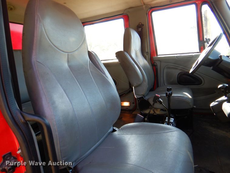 image for item DQ1874 2004 International 7400  dump truck