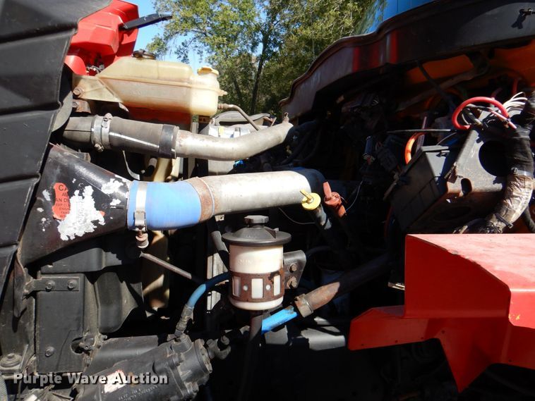 image for item DQ1874 2004 International 7400  dump truck