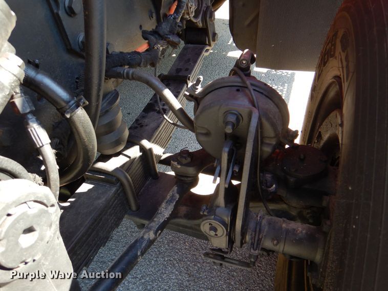 image for item DQ1874 2004 International 7400  dump truck