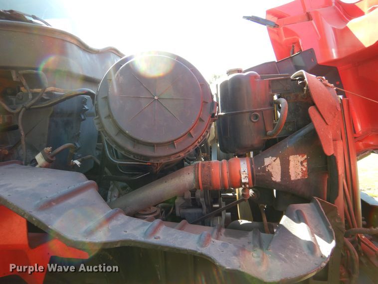 image for item DQ1874 2004 International 7400  dump truck