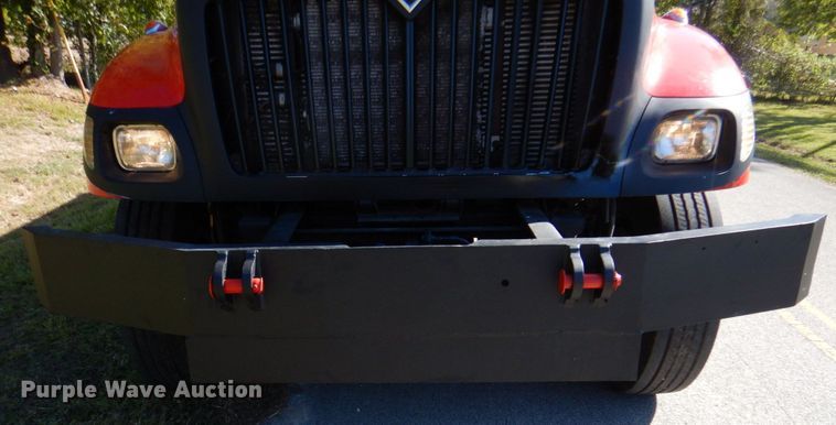 image for item DQ1874 2004 International 7400  dump truck