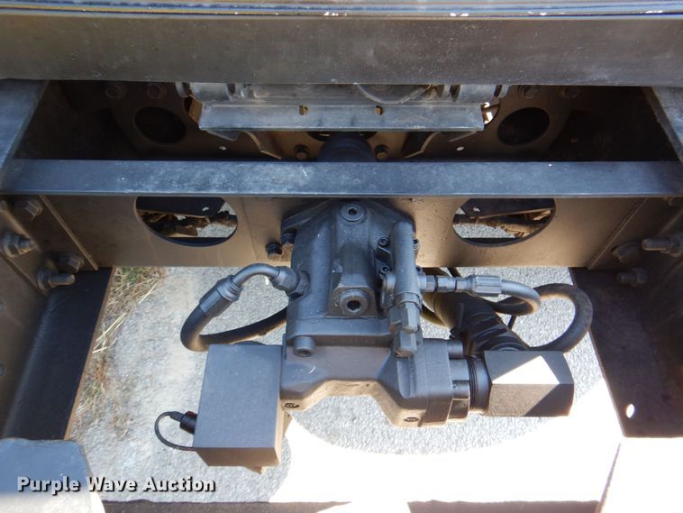 image for item DQ1874 2004 International 7400  dump truck