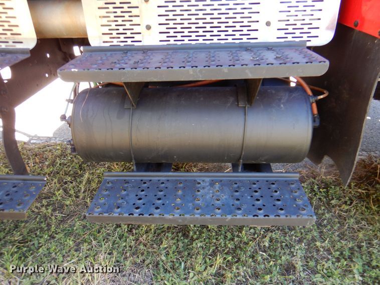 image for item DQ1874 2004 International 7400  dump truck