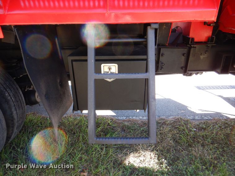 image for item DQ1874 2004 International 7400  dump truck