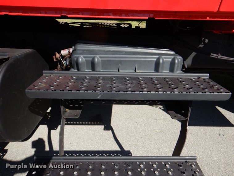 image for item DQ1874 2004 International 7400  dump truck