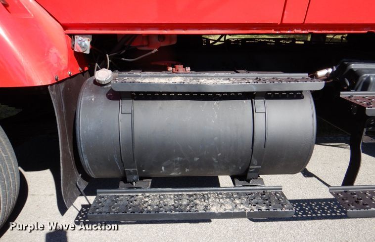 image for item DQ1874 2004 International 7400  dump truck