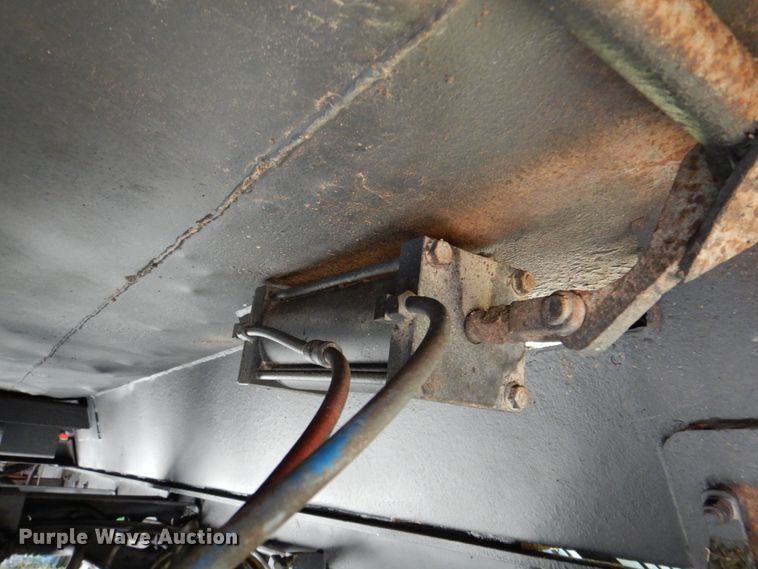 image for item DQ1874 2004 International 7400  dump truck