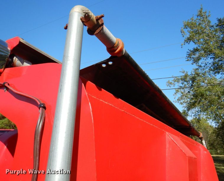 image for item DQ1874 2004 International 7400  dump truck