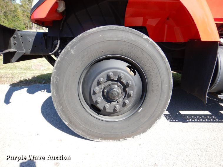 image for item DQ1874 2004 International 7400  dump truck