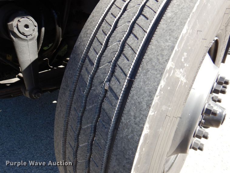 image for item DQ1874 2004 International 7400  dump truck