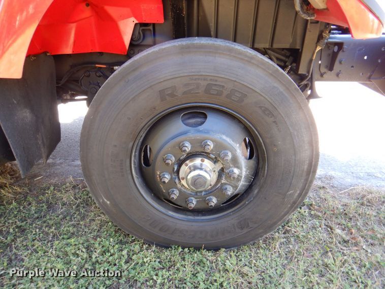 image for item DQ1874 2004 International 7400  dump truck