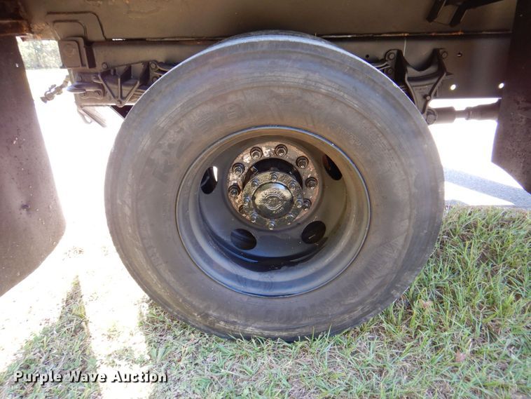 image for item DQ1874 2004 International 7400  dump truck