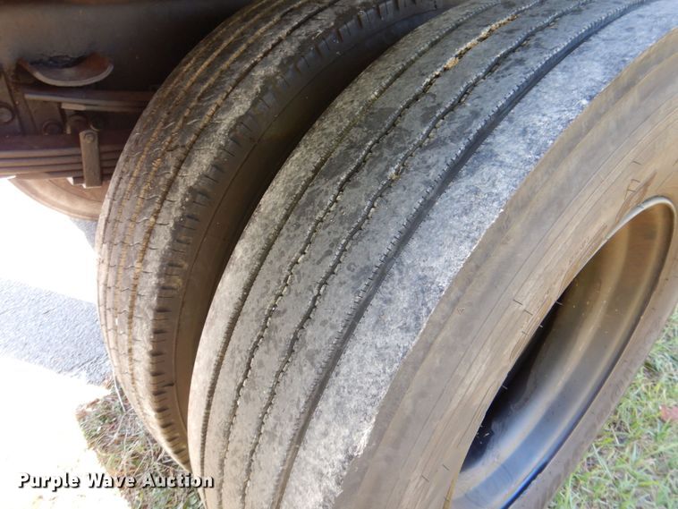 image for item DQ1874 2004 International 7400  dump truck