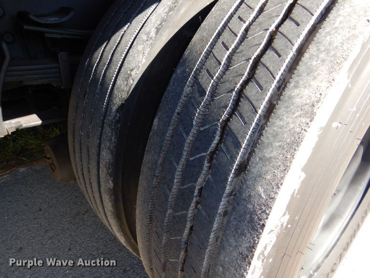 image for item DQ1874 2004 International 7400  dump truck