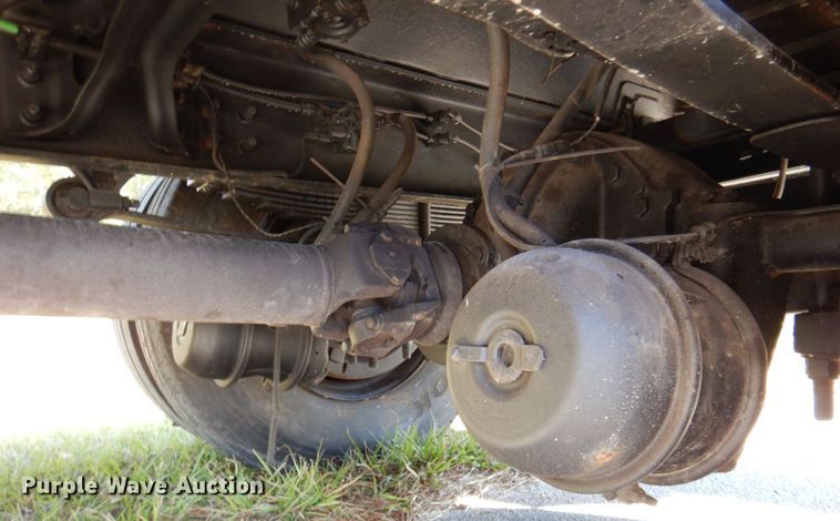 image for item DQ1874 2004 International 7400  dump truck